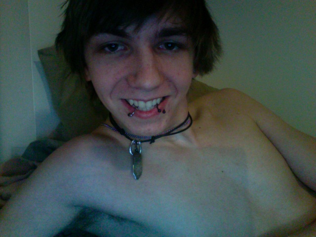 18yocutieguy on Sex Toy Cam Shows
