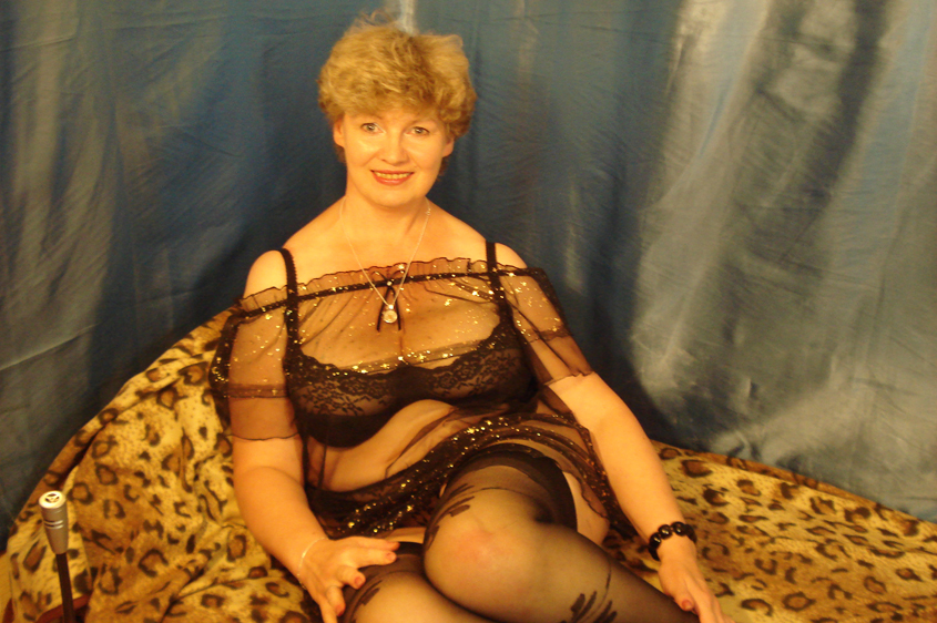 AdultWoman on Web Camera Show