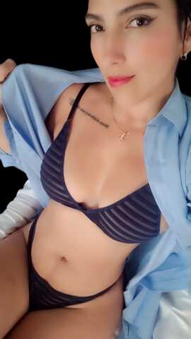 Andrea_blue on Cams