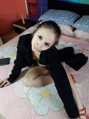 ArielleRied18 on Sex Toy Cam Shows