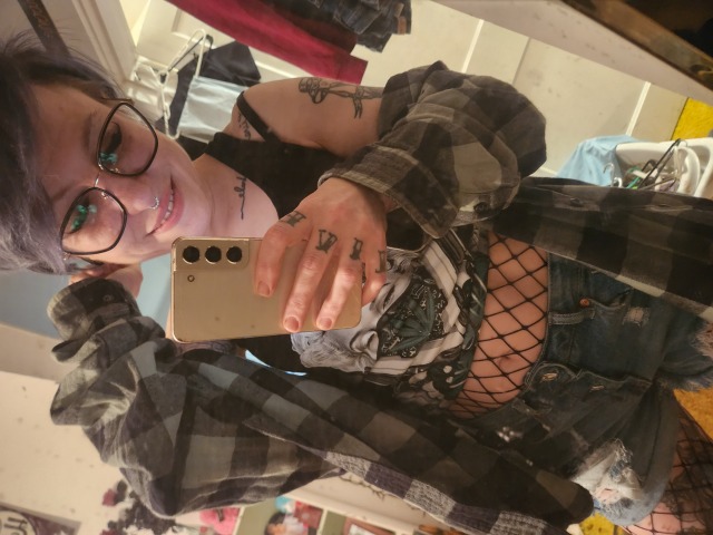 Avery_Rose on Sex Toy Cam Shows