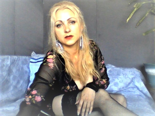 BarbaraFly on Sex Toy Cam Shows
