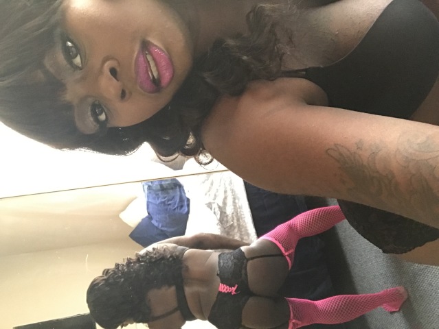 EbonyKellyUsa on Live Slut Cams