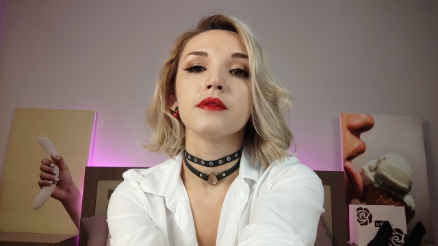 KamillaNear on Sex Toy Cam Shows