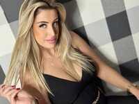 LeilaCherry Live Webcam on Cams.com