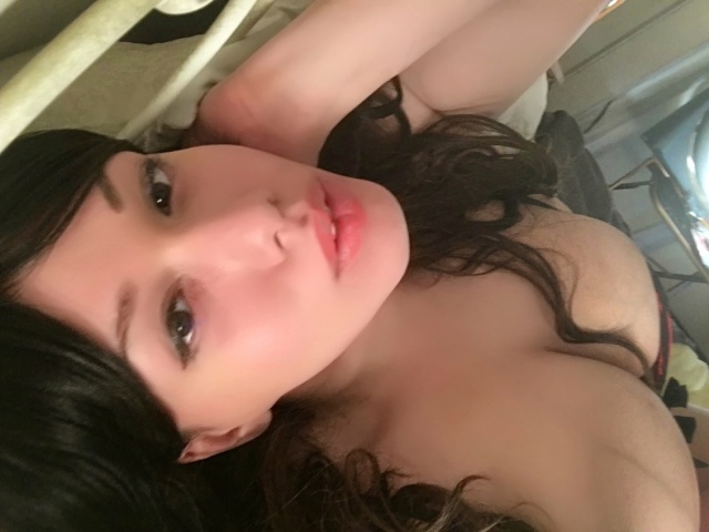 MadlynBeaumont on Sex Toy Cam Shows