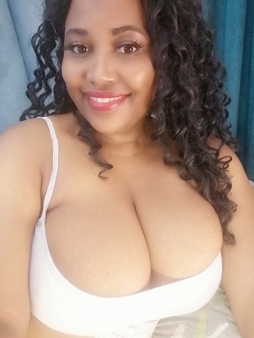 Missbusty_45 on Cams