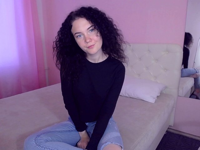 Patricialae1 on Cams