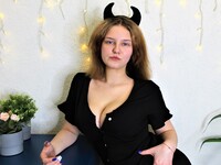 Sofia_Lillis on OlderWomenCams.com