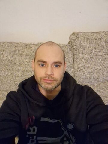 UKGUY37 on Rate My Web Camera