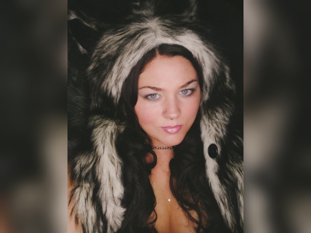 wolf_girl on Cams