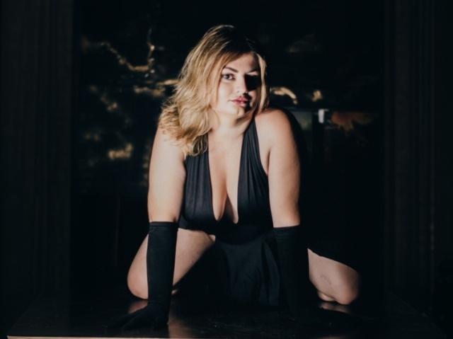 Click here to chat with ZannaaDreill.